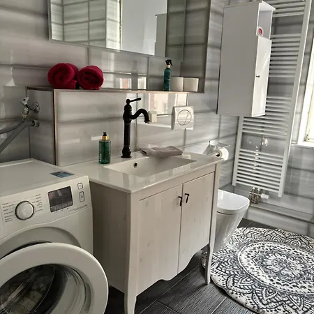 Fewocompany Apartment *